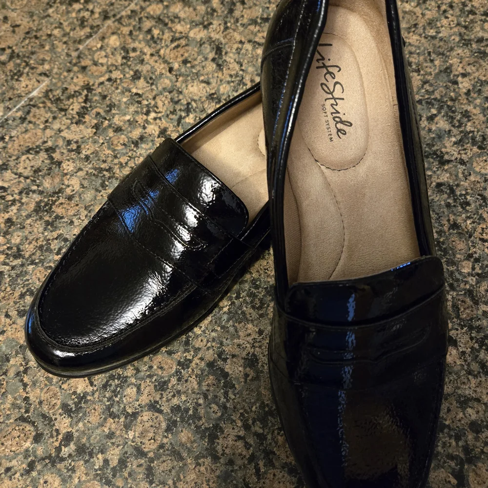 Life Stride Black Patent Leather Flats - Picture 1 of 4